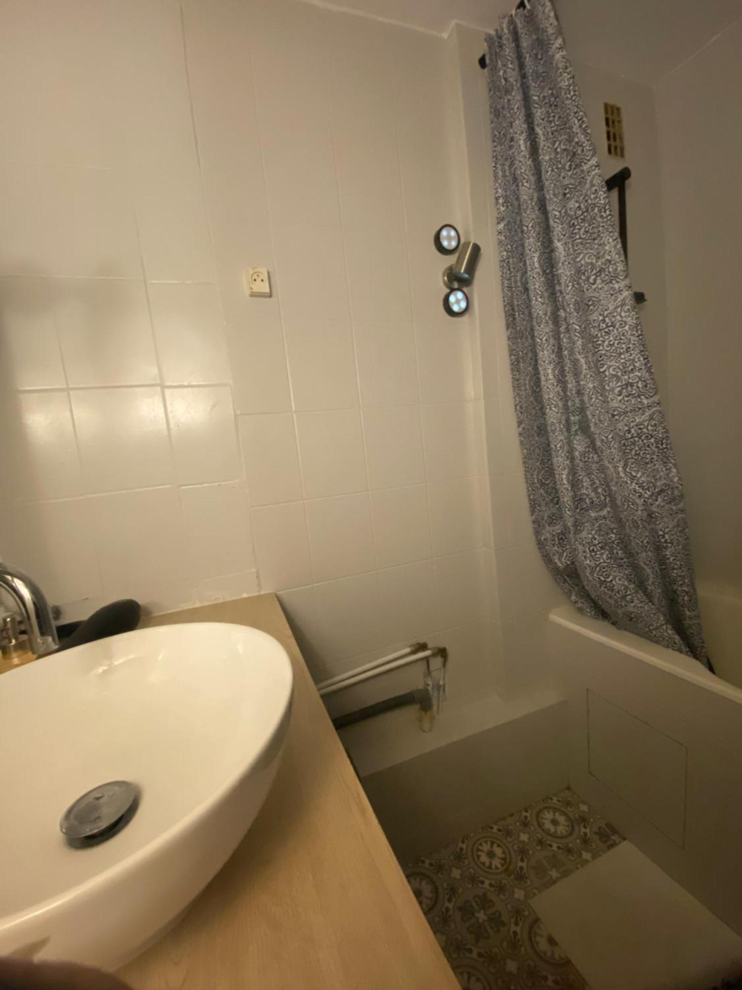 Bel Appartement Spacieux ,Convivial De 3 Chambres Avec Parking Prive Secure Caen Extérieur photo